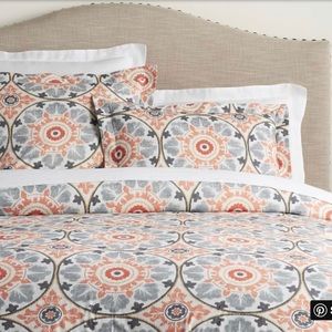 Pottery Barn F/Q Duvet Cover and Euro Shams